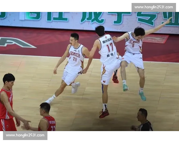 最后一分钟逆转胜负，谁将捧起冠军奖杯悬念迭起